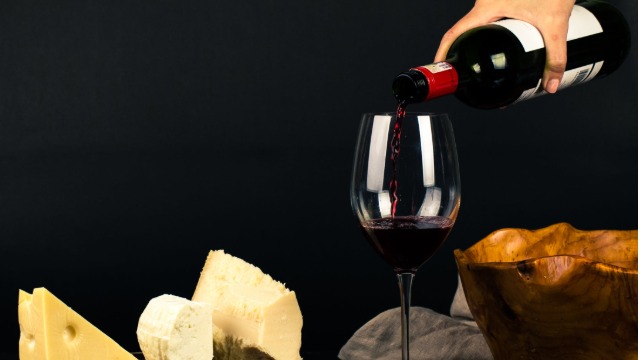 进口红酒恒温仓储：外贸代理企业如何通过溯源编码提升清关合规性？