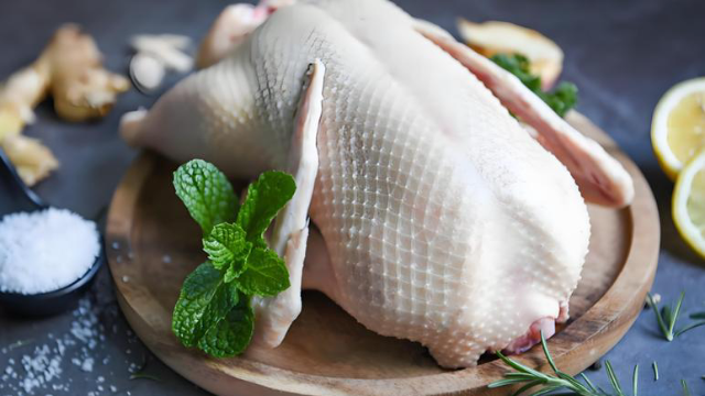 冷冻鸭肉出口合规：欧盟禽肉标准更新与清关文件准备全攻略